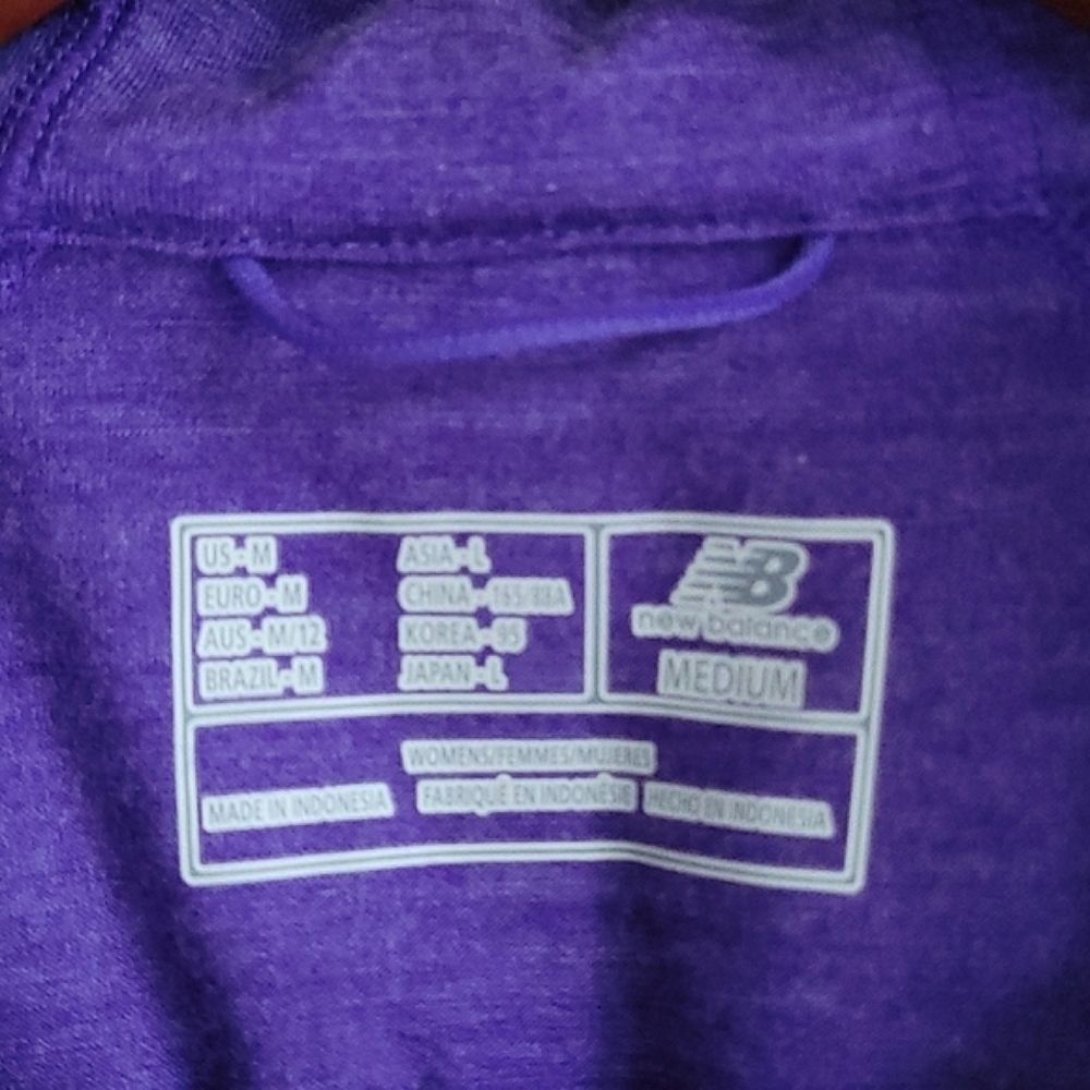 New Balance Full Zip Lightweight Jacket Purple Women’s Medium - Picture 3 of 8